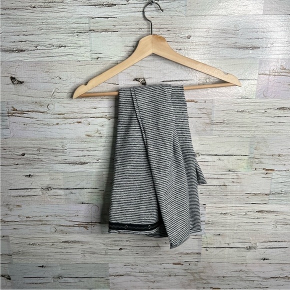 Lululemon Vinyasa Scarf Multiway wrap black gray stripe - Picture 1 of 7